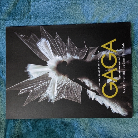 Gaga Special Collector's Edition - The Ultimate Gagapedia! - Picture 3 of 4